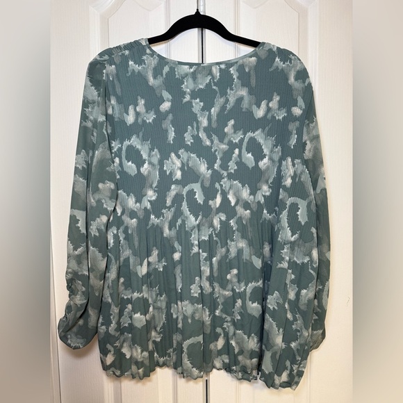 NINE WEST - Elegant Chic Business Casual Green and White Patterned Women's Top - Picture 2 of 6